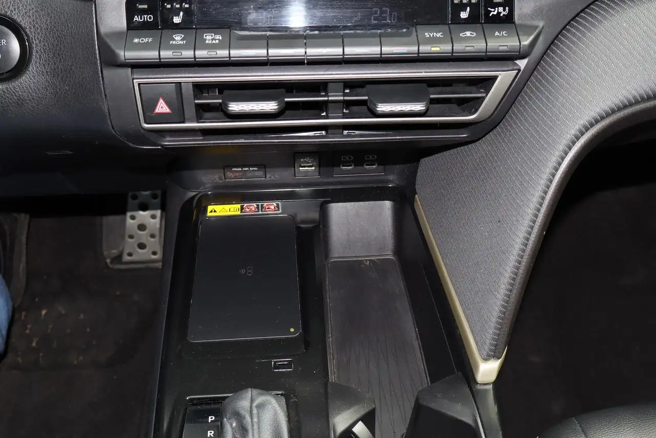 Toyota Camry photo Toyota Camry