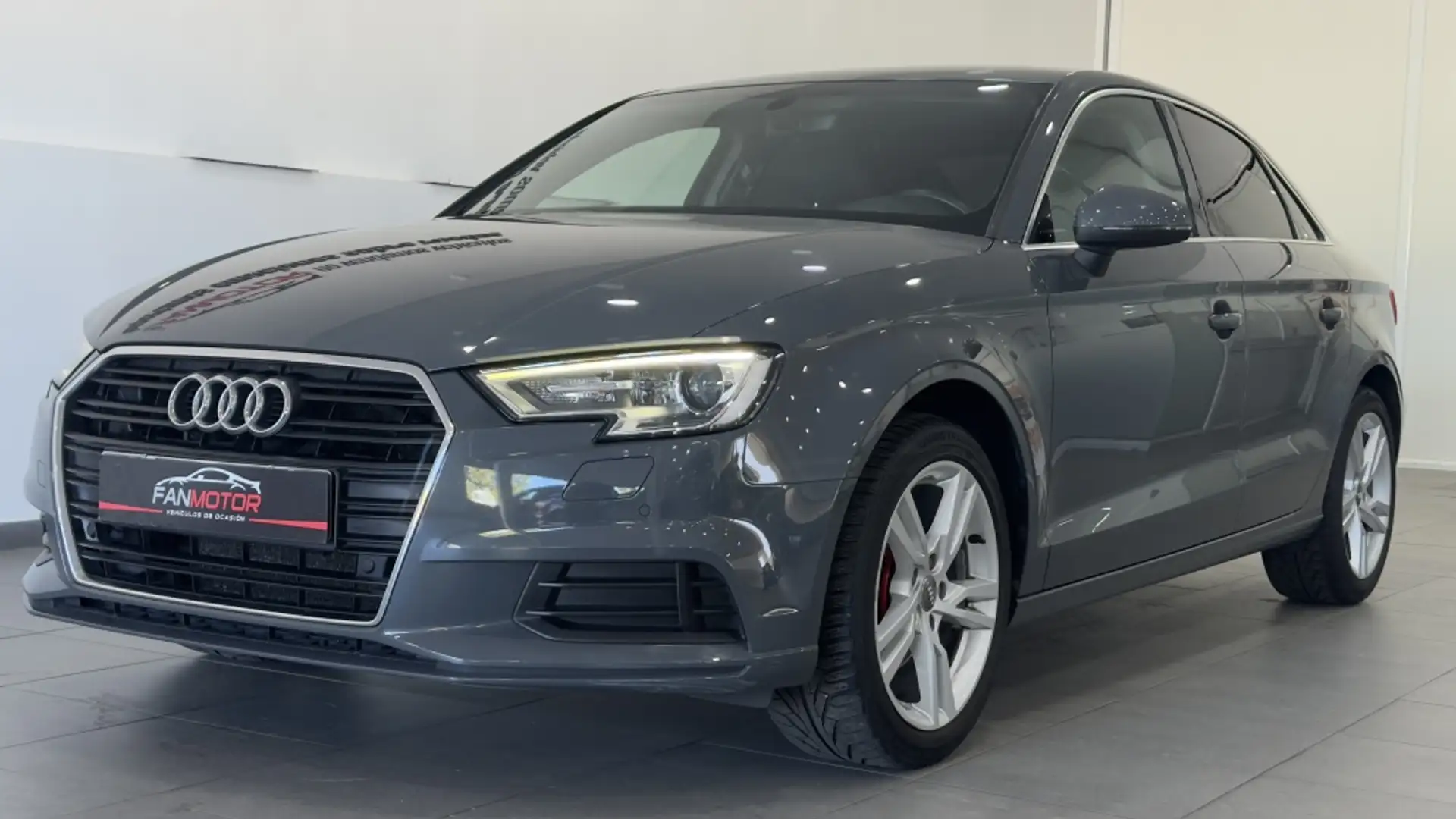 Audi A3 Sedán 1.6TDI Design Edition S tronic 85kW Gris - 2