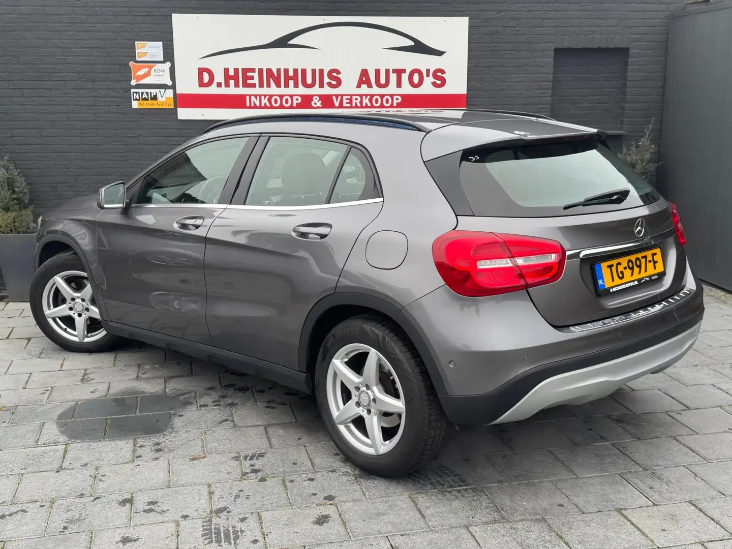 Mercedes-Benz GLA 200 AUTOMAAT *NETJES & GOED Grijs - 2