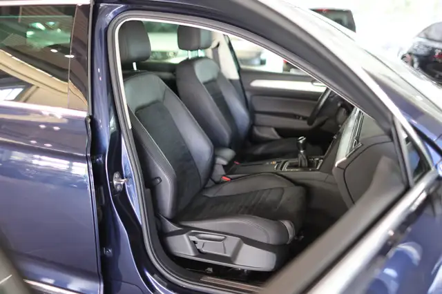 Volkswagen Passat view 12