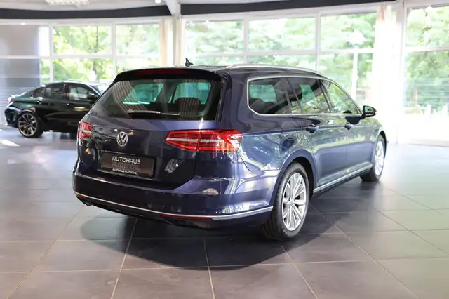 Volkswagen Passat view 6