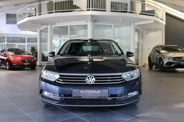 Volkswagen Passat view 2