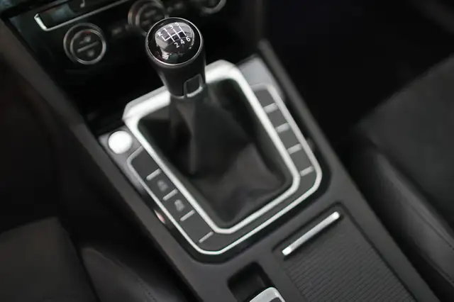 Volkswagen Passat view 14