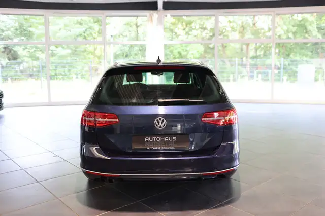 Volkswagen Passat view 5