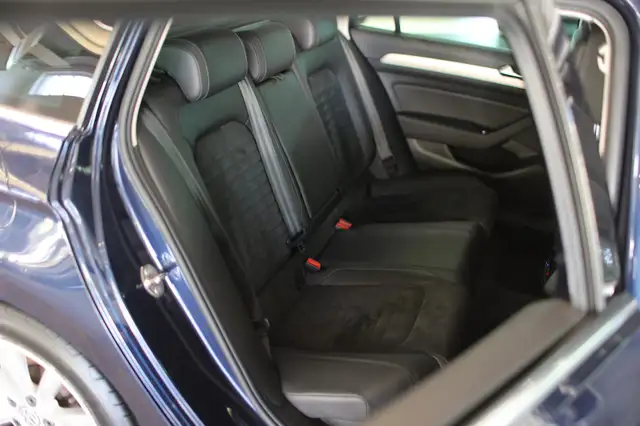 Volkswagen Passat view 13