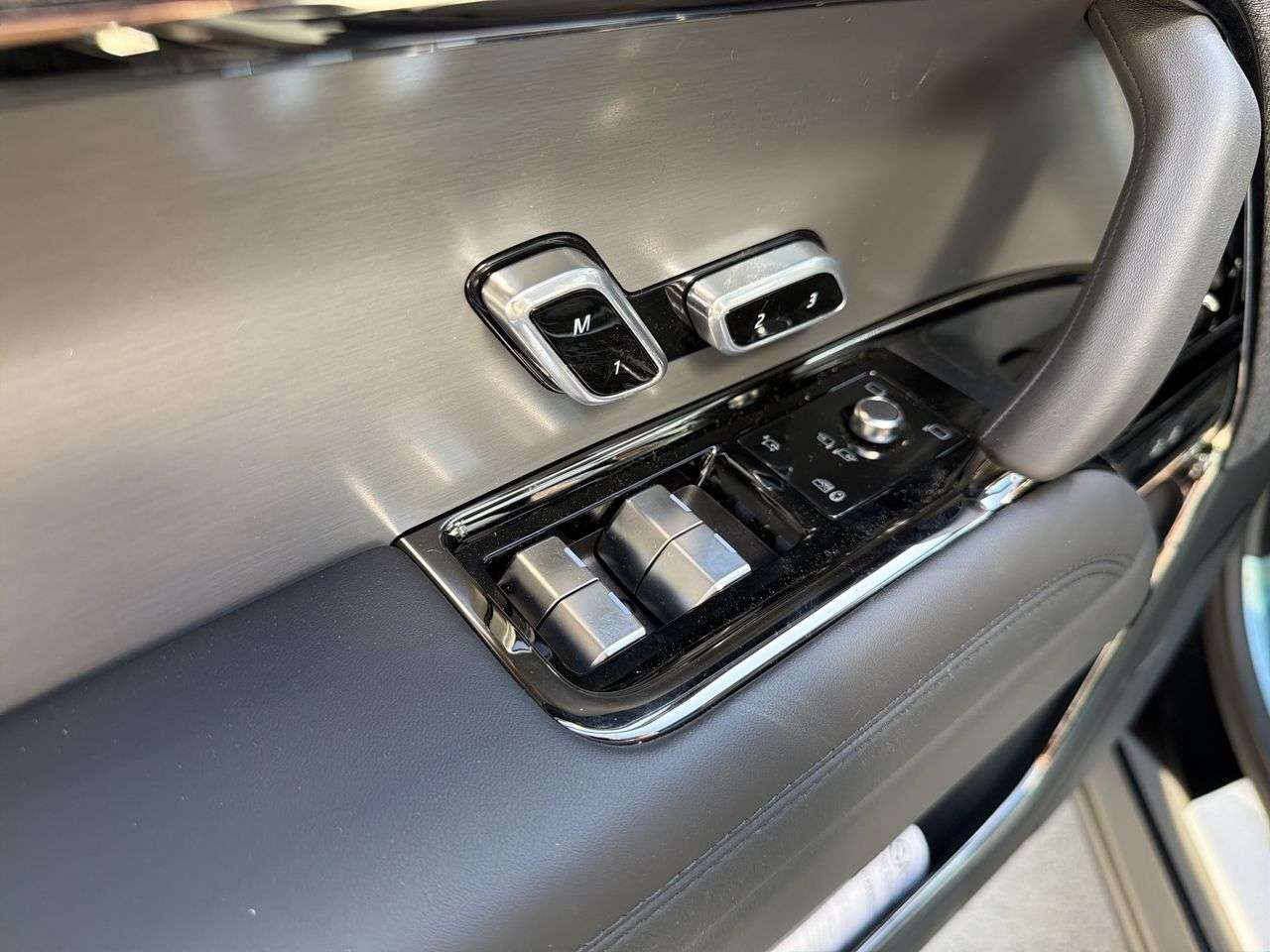 2026 Land Rover Range Rover Sport P400 Dynamic SE thumb 10