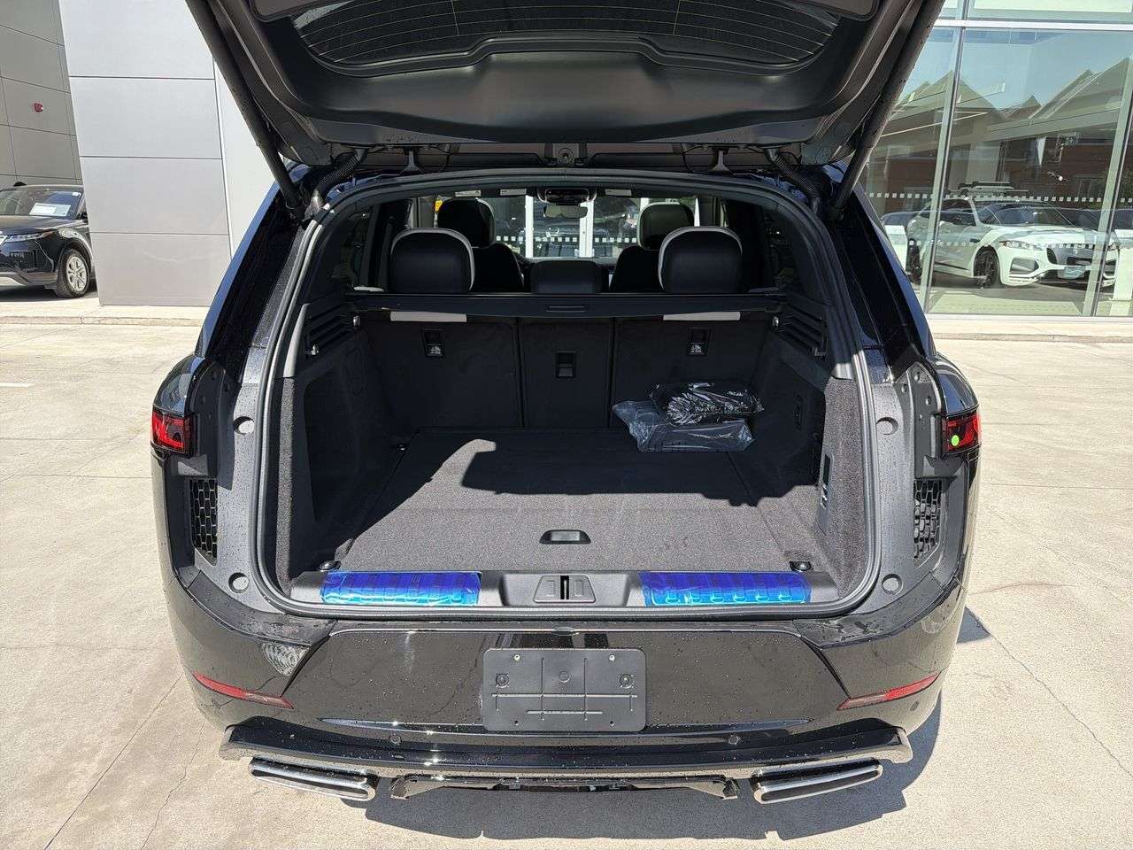 2026 Land Rover Range Rover Sport P400 Dynamic SE thumb 21