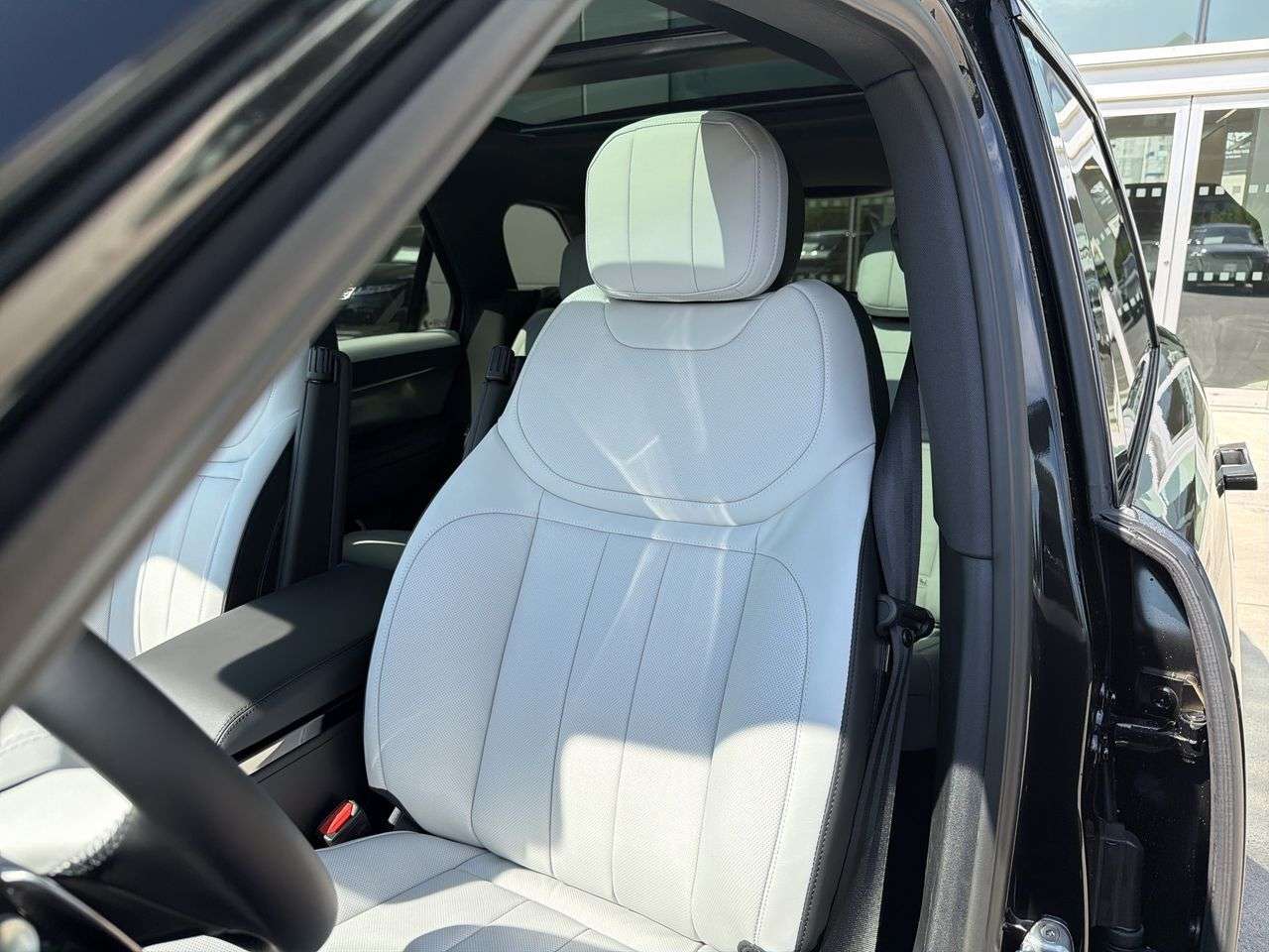 2026 Land Rover Range Rover Sport P400 Dynamic SE thumb 8