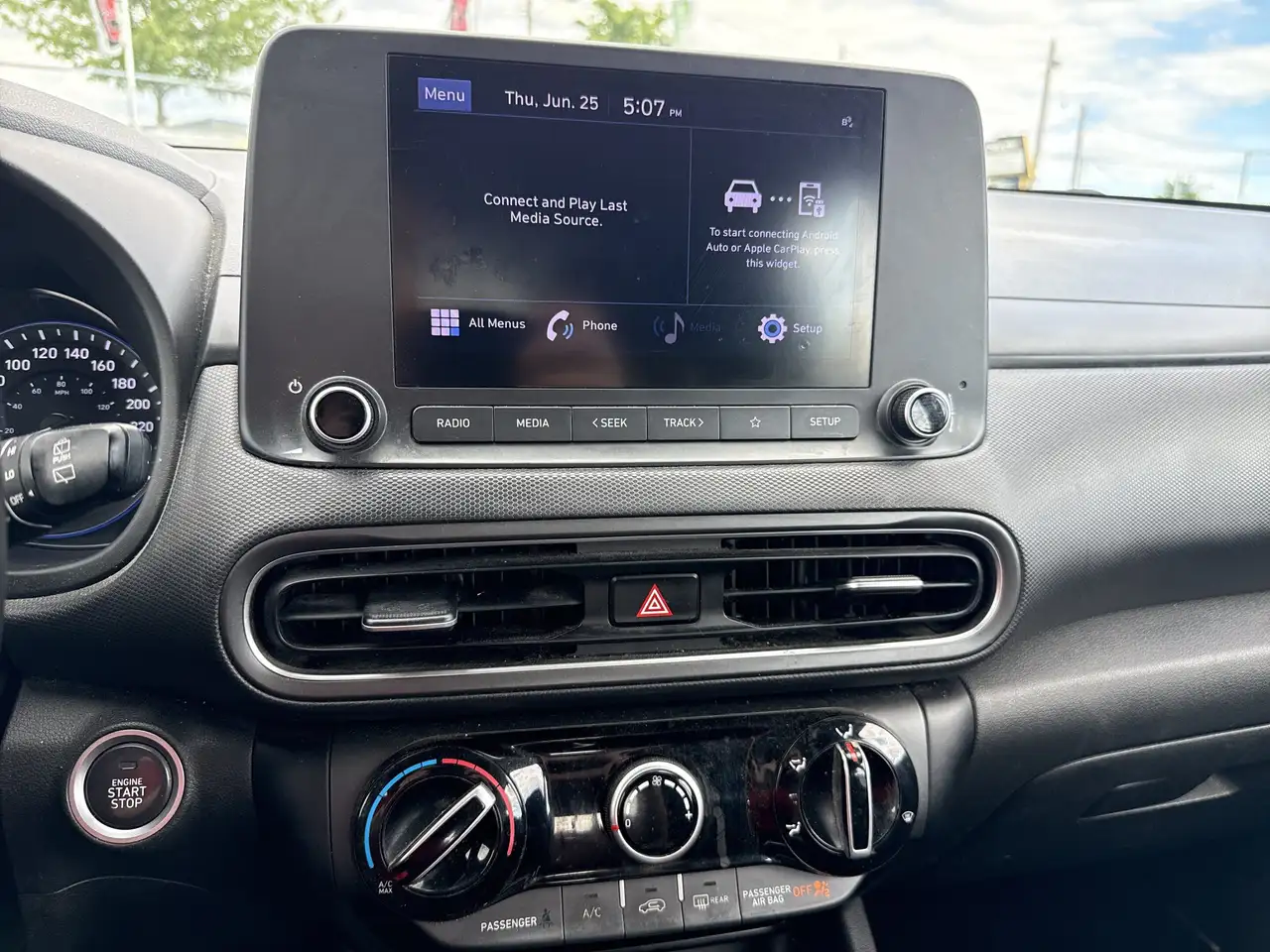Hyundai KONA photo Hyundai KONA