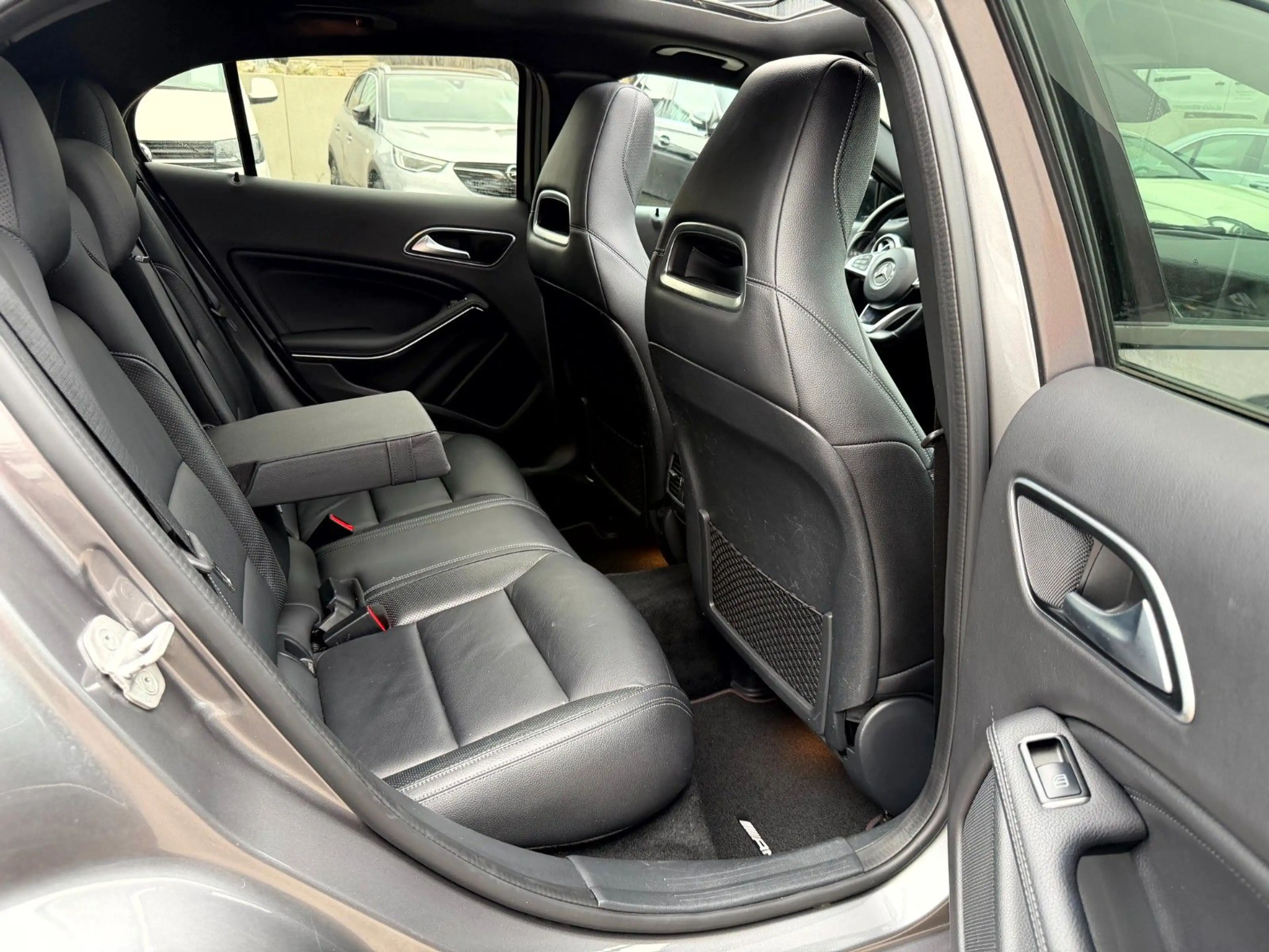Mercedes-Benz GLA 45 AMG 4Matic LED_Pano_Kamera_Memory_2.Hand — photo 11