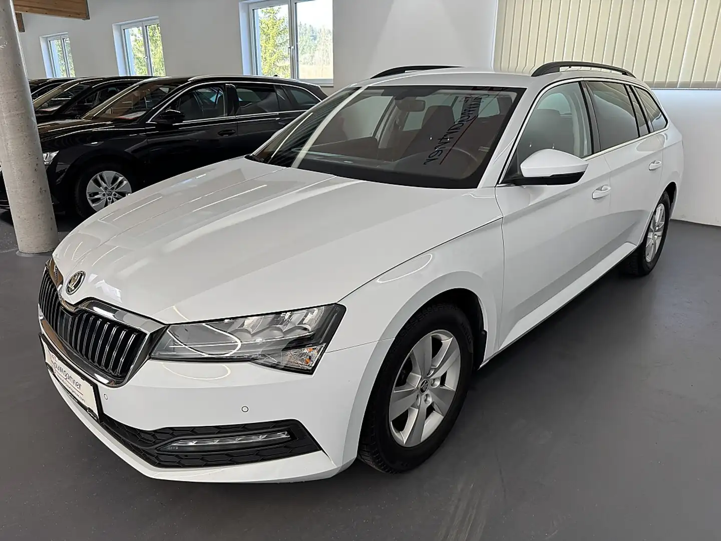 Skoda Superb Kombi 1,6TDI DSG *LED*NAVI*ACC*AHK*Rückfahrkame... Weiß - 2