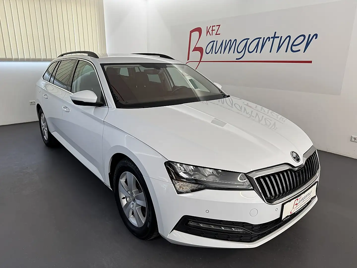 Skoda Superb Kombi 1,6TDI DSG *LED*NAVI*ACC*AHK*Rückfahrkame... Weiß - 1