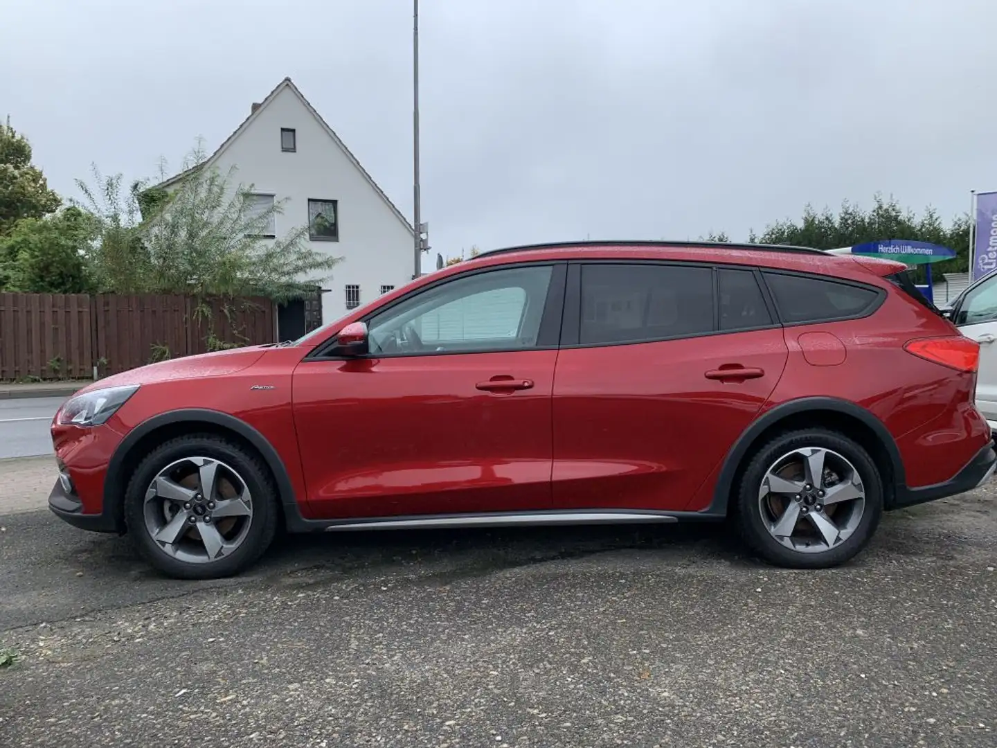 Ford Focus Turnier 1.5 Automatik ACTIVE Rouge - 2