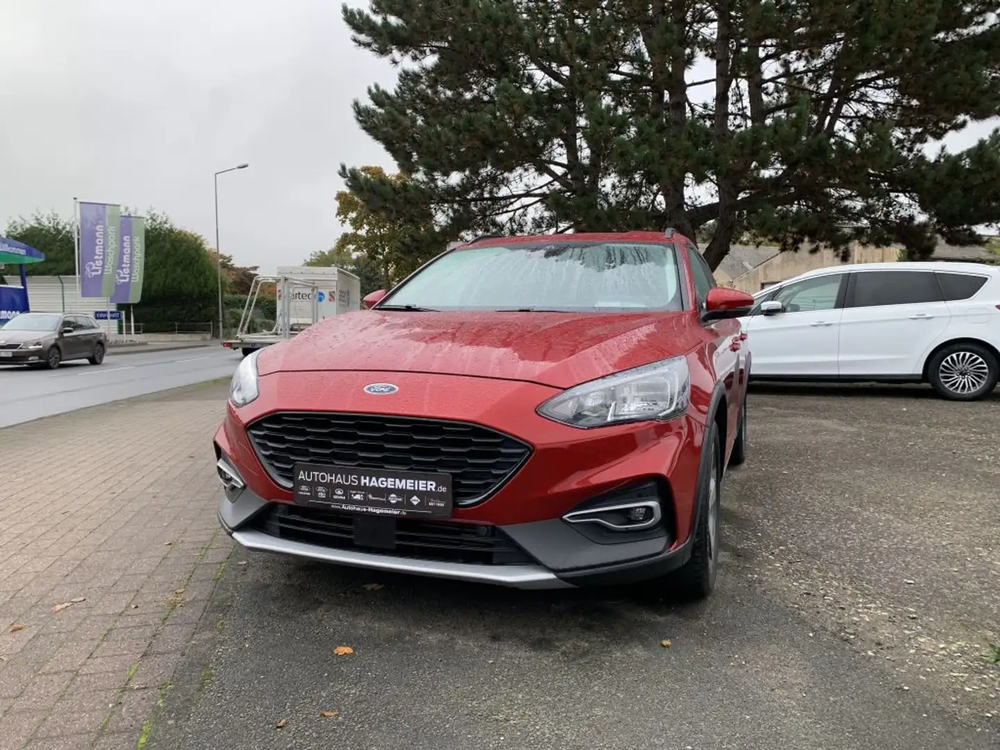Ford Focus Turnier 1.5 Automatik ACTIVE Rot - 1