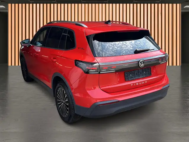 Volkswagen Tiguan view 5