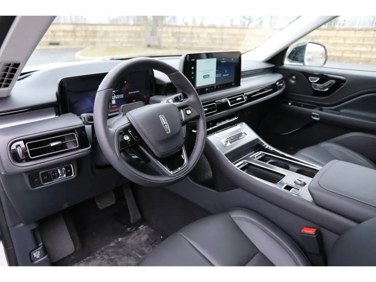 Lincoln Aviator снимка Lincoln Aviator