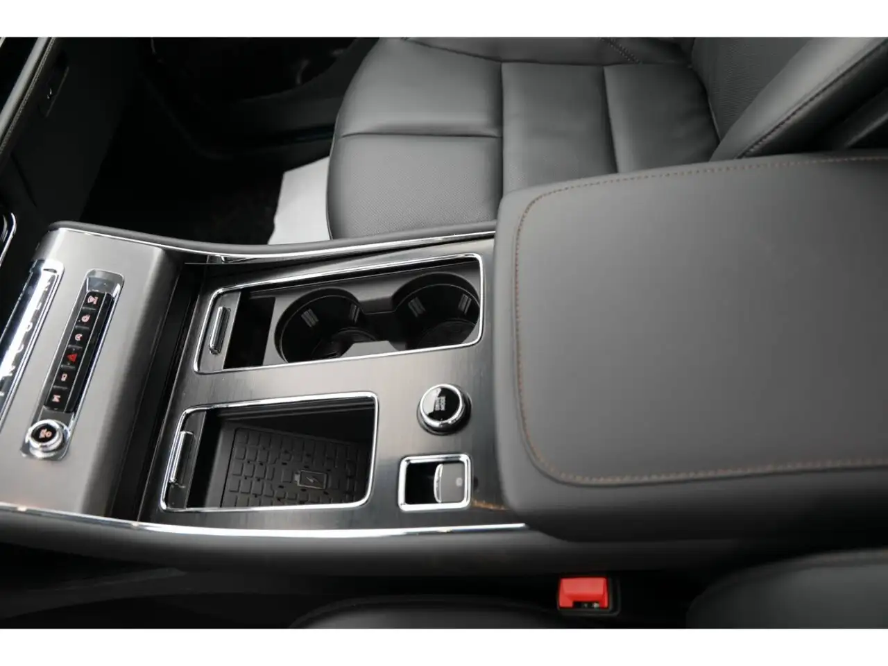 Lincoln Aviator снимка Lincoln Aviator