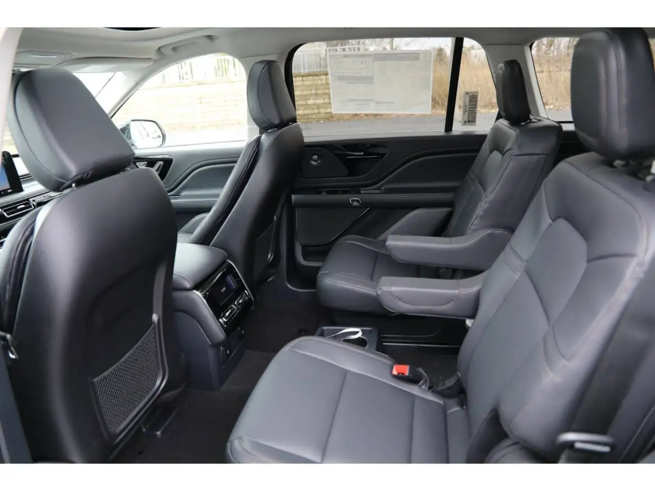 Lincoln Aviator снимка Lincoln Aviator