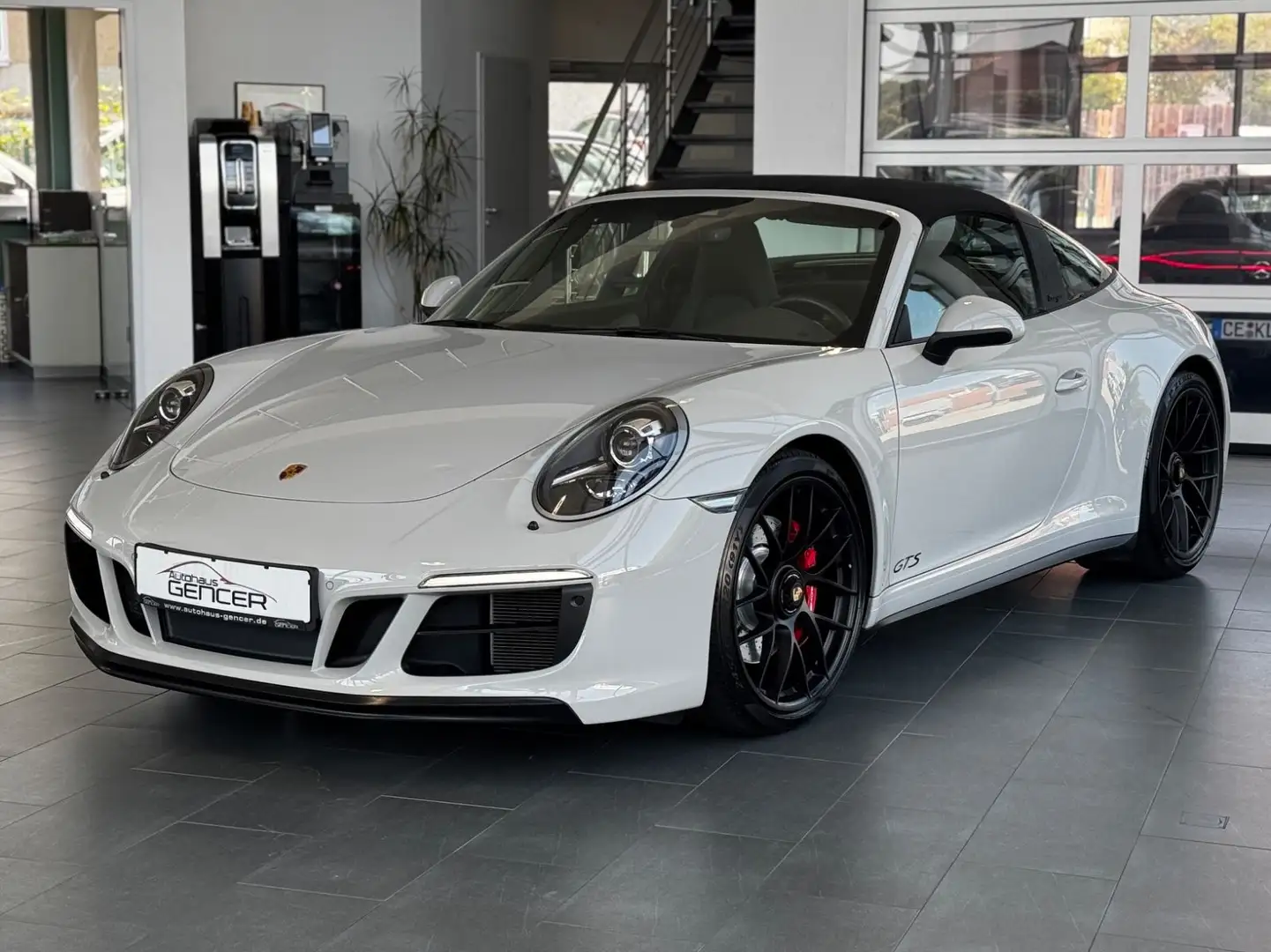 Porsche 911 Targa 4 GTS "Approved/Chrono/Bose" Grau - 1