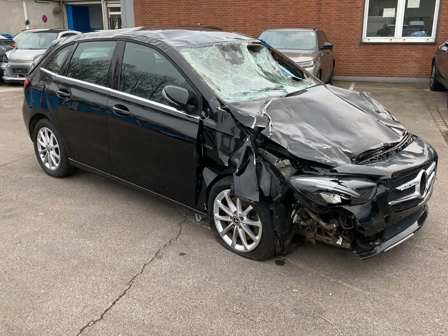 Mercedes-Benz B 250 e DCT *Distronic*MBUX*LED*Rückfahrkamera* Schwarz - 2