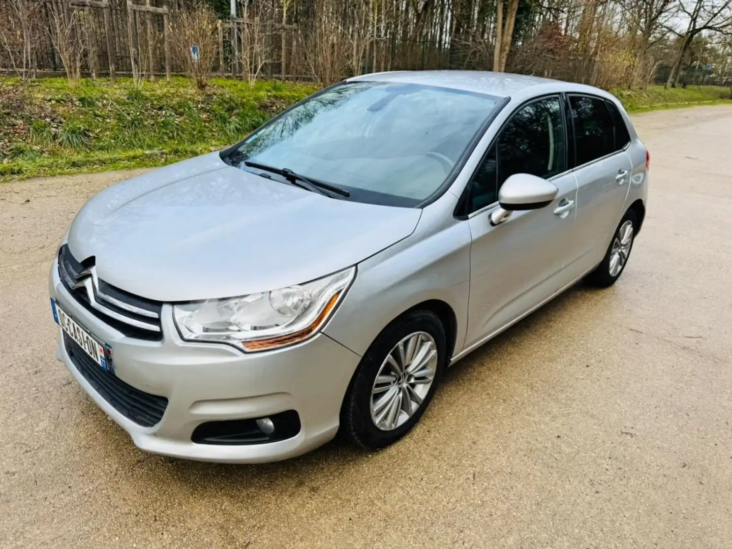 Citroen C4 1.6 VTI 120 CONFORT BVA Gris - 1
