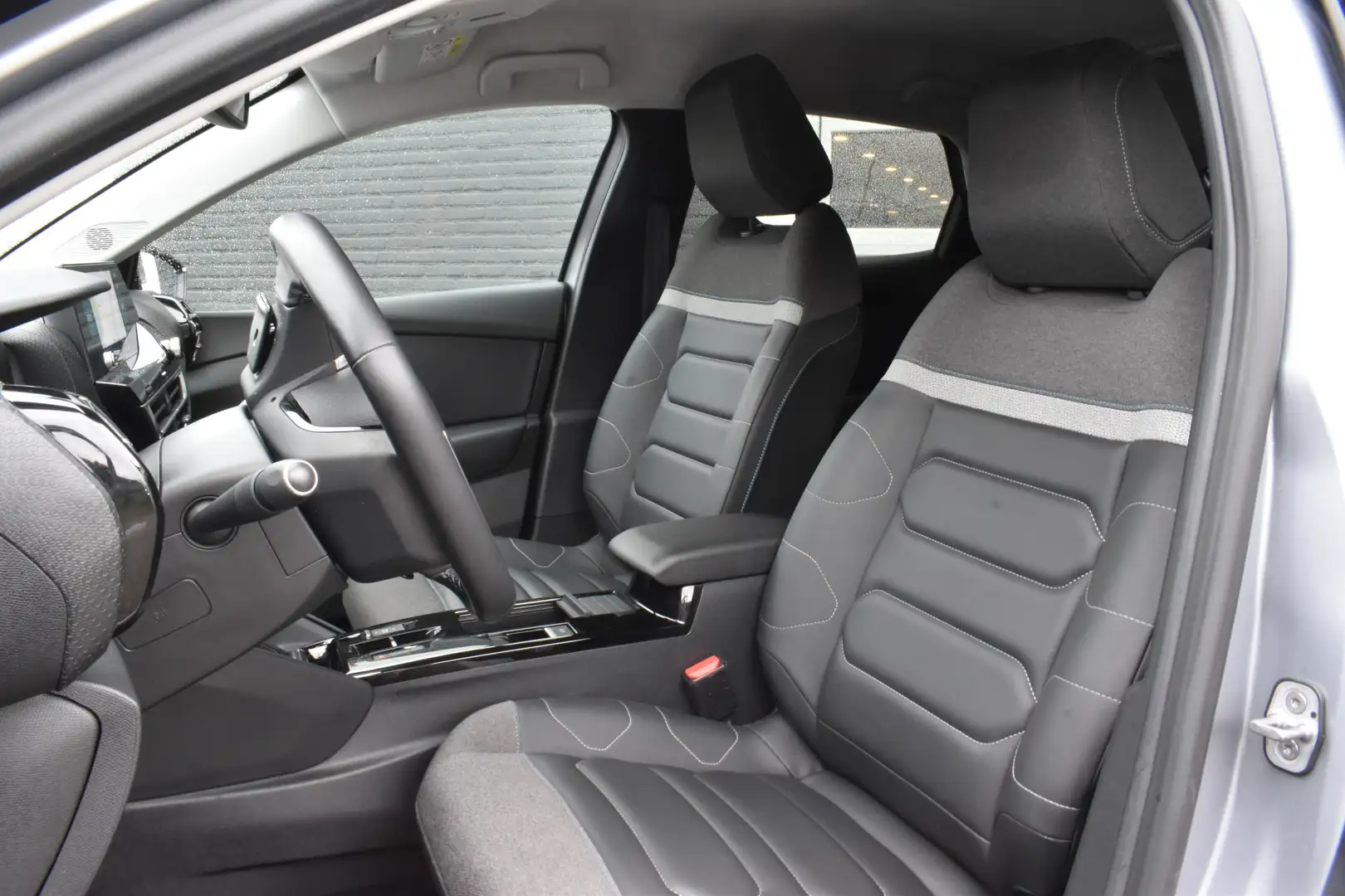 Citroen C4 Puretech 130 EAT8 Shine | Navi | Airco | Automaat Grau - 2