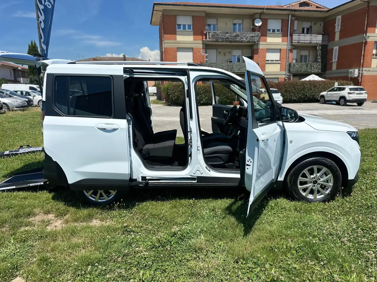Ford Tourneo Courier 2026 — фото 11