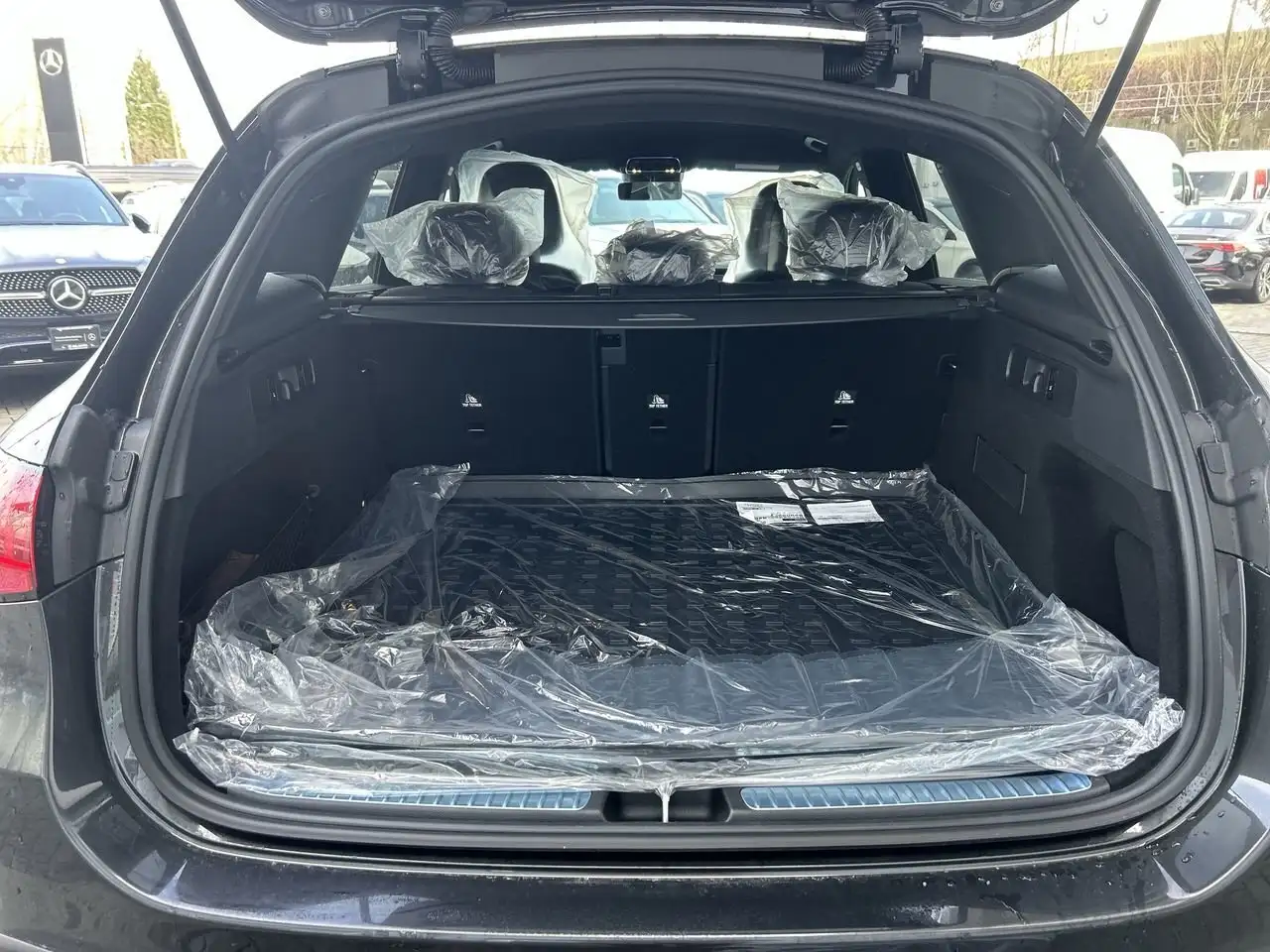 Mercedes-Benz GLC снимка Mercedes-Benz GLC