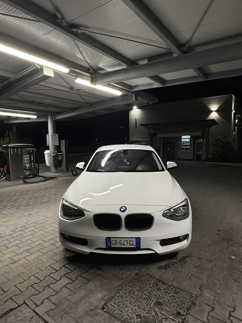 BMW 114 114d 5p Urban - 1