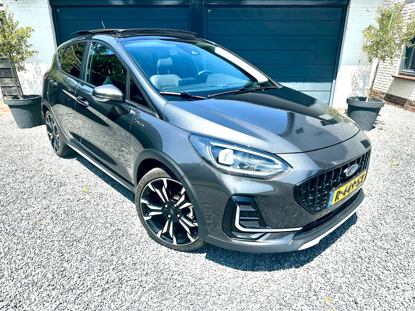 Ford Fiesta Fiesta Active Vignale 1.0 EcoBoost Hybrid automaat Grijs - 1