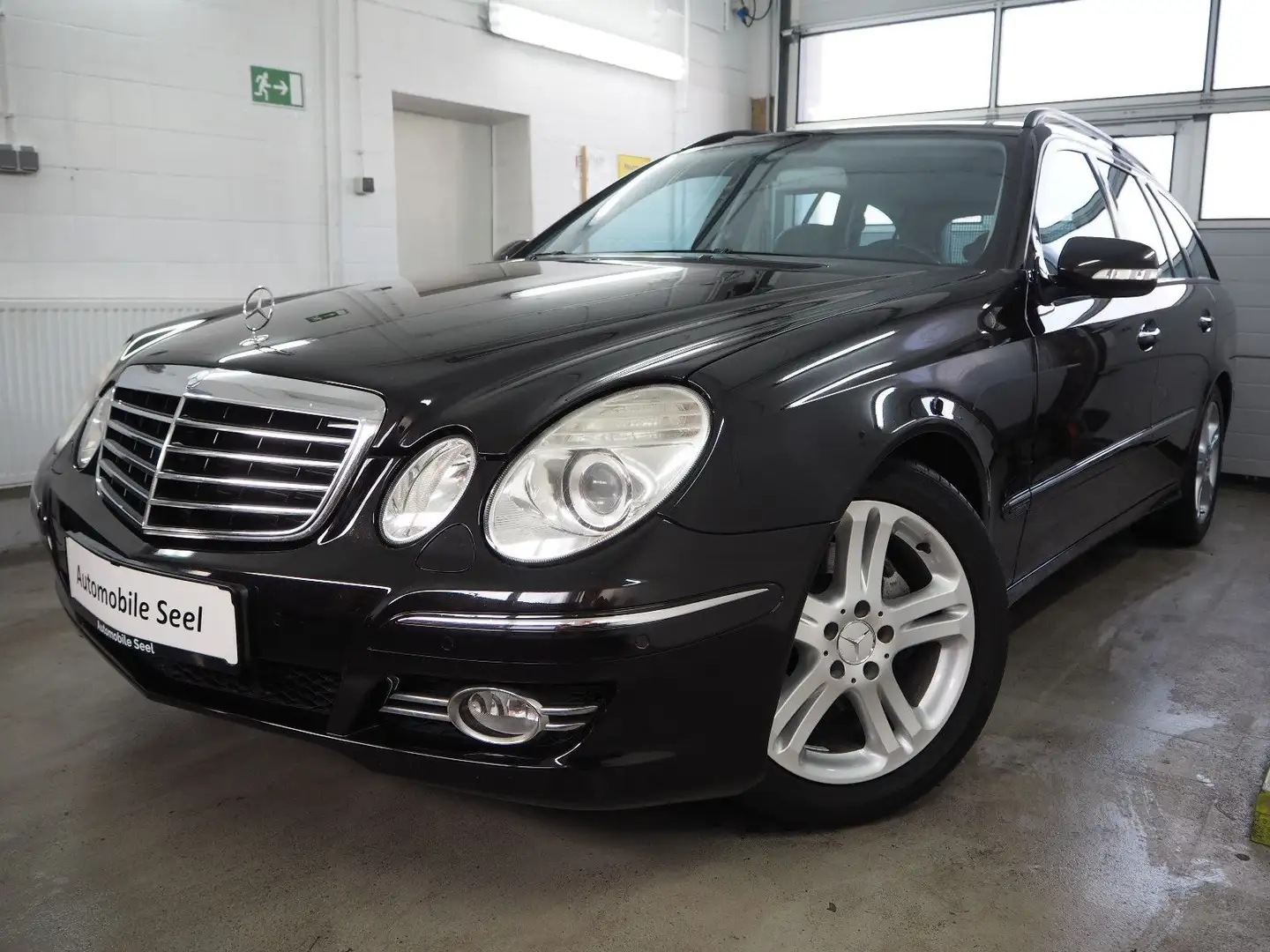 Mercedes-Benz E 320 T CDI*Navi*Xenon*AHK* Černá - 1