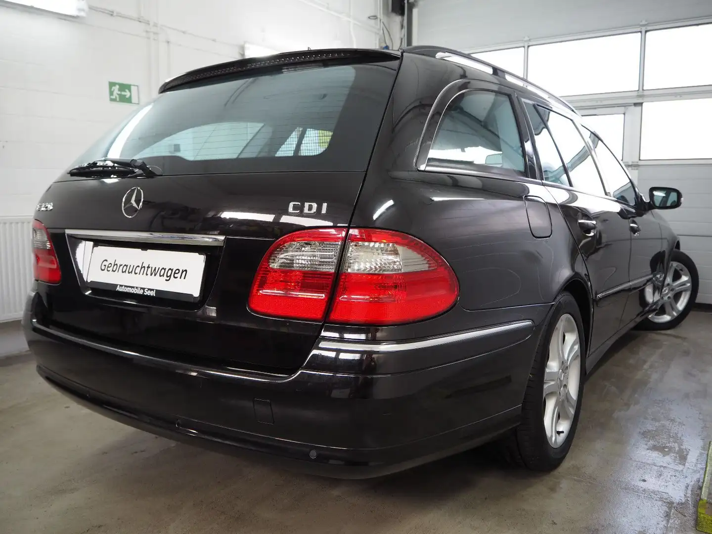 Mercedes-Benz E 320 T CDI*Navi*Xenon*AHK* Černá - 2