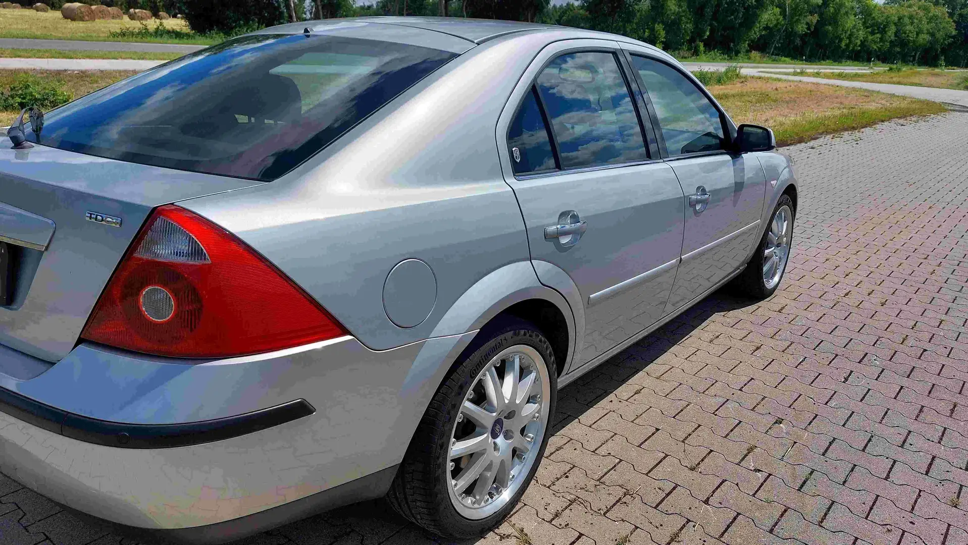 Ford Mondeo 2.2 TDCi Ghia TÜV neu Plateado - 1
