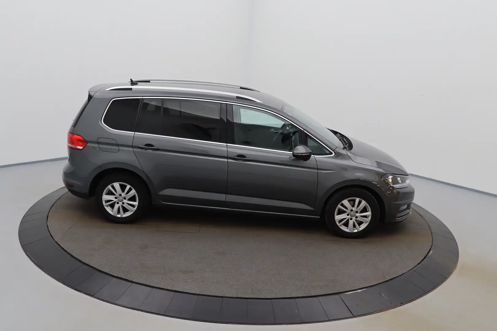 Volkswagen Touran 2.0 TDi SCR Highline DSG ALCANTARA GPS PDC ACC Tre Grijs - 2