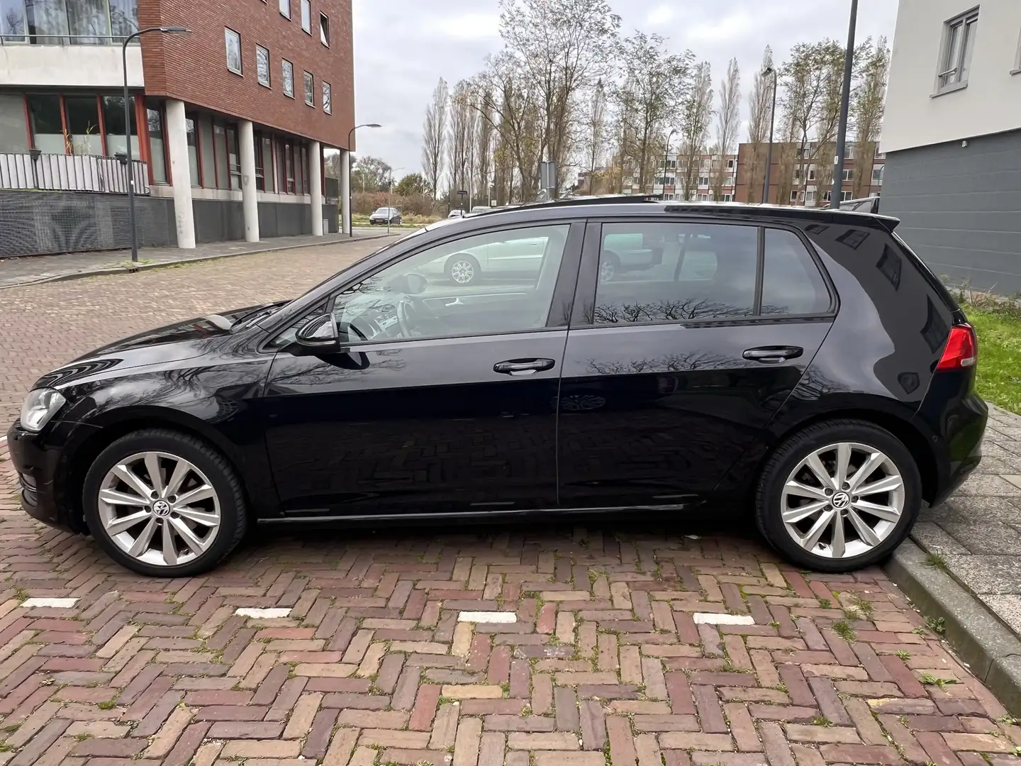 Volkswagen Golf Golf 7 PANO 1.2 TSI Highline Zwart - 1