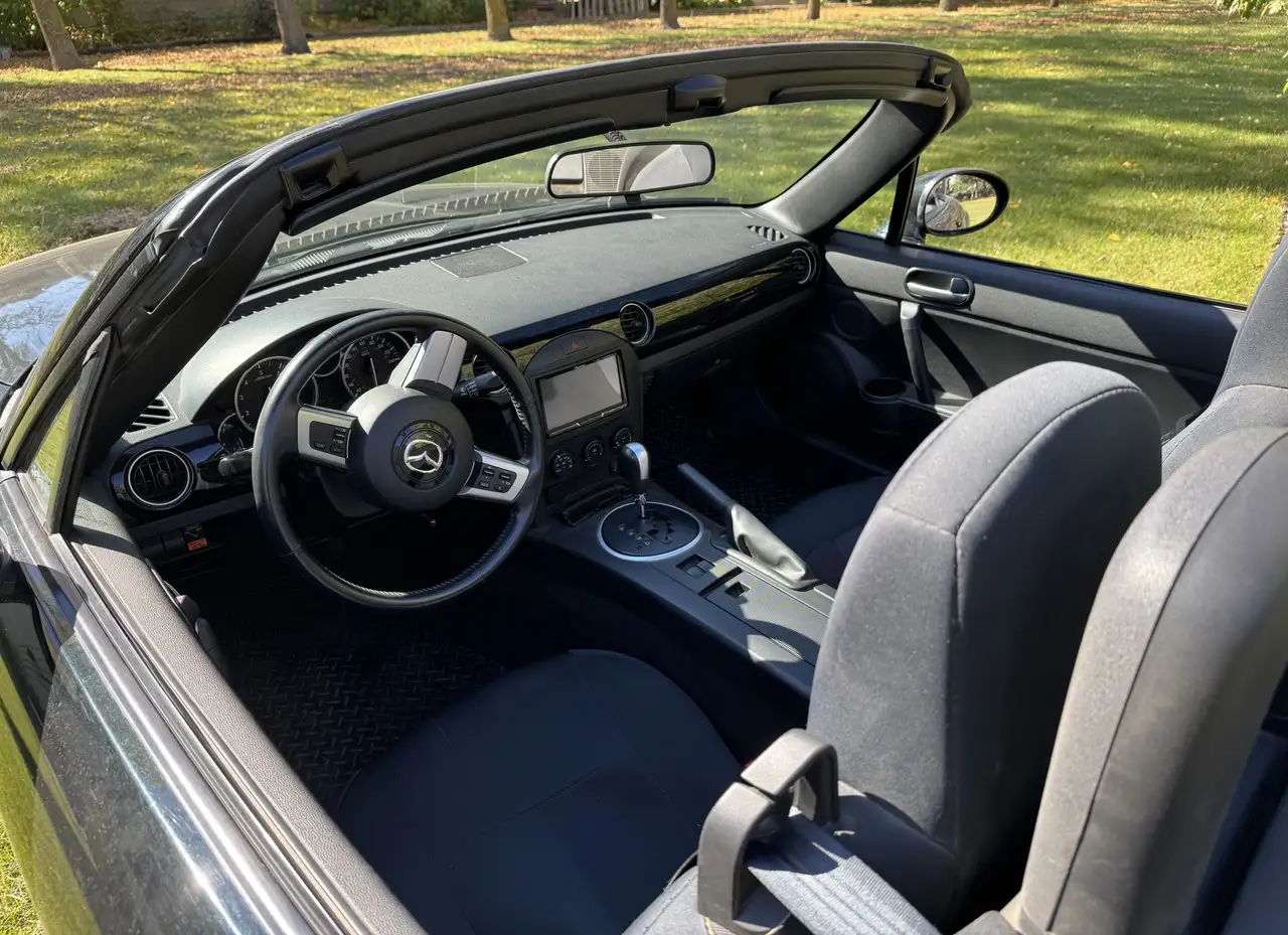 Mazda MX-5 Miata снимка Mazda MX-5 Miata
