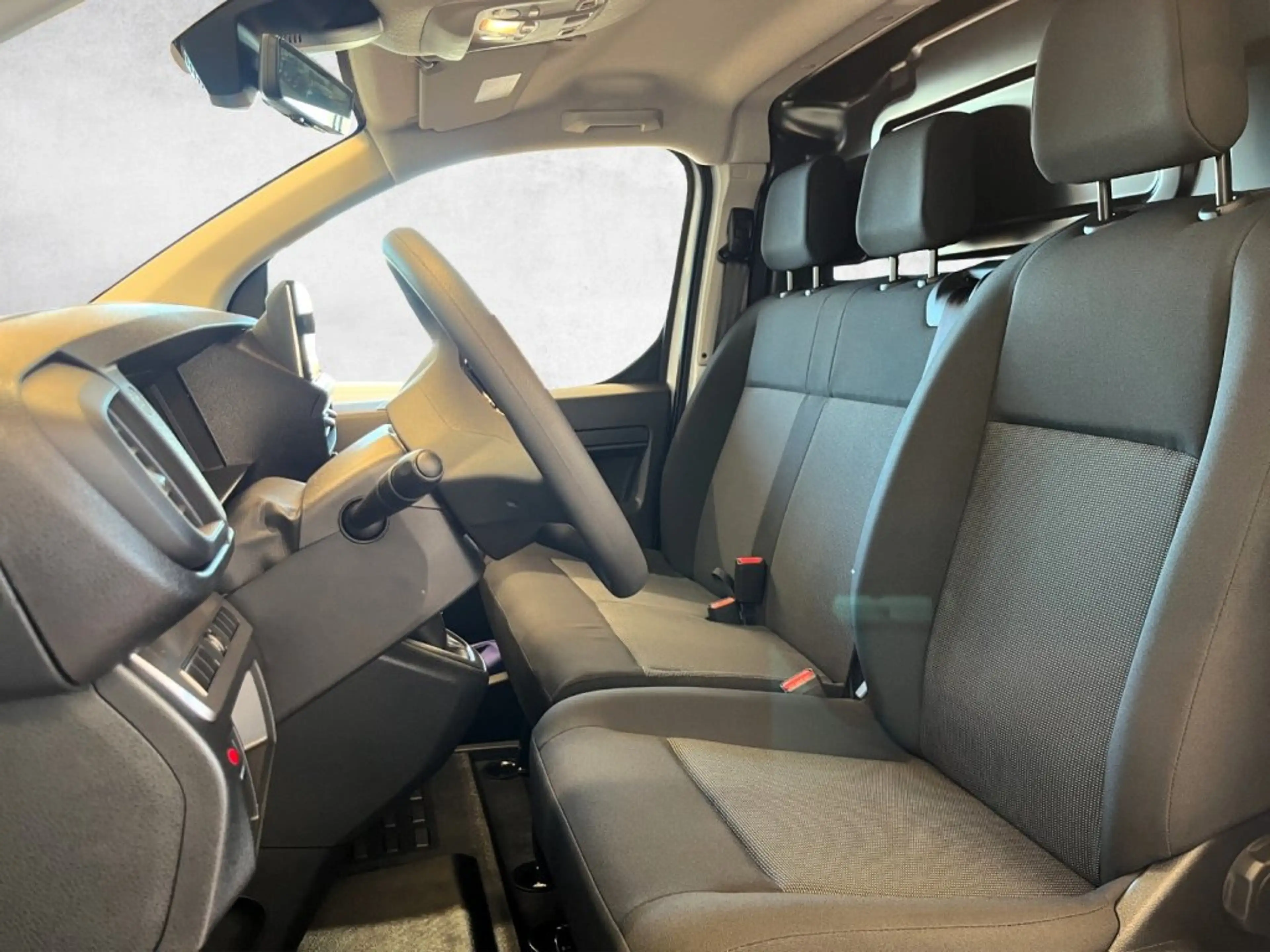 Peugeot Expert Kastenwagen M BHDI 150 S&S — photo 9