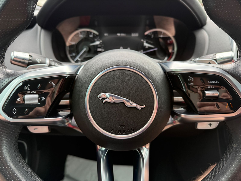 Jaguar XE R-DYNAMIC S Aut Leder Kamera LED DAB Navi SH — photo 5