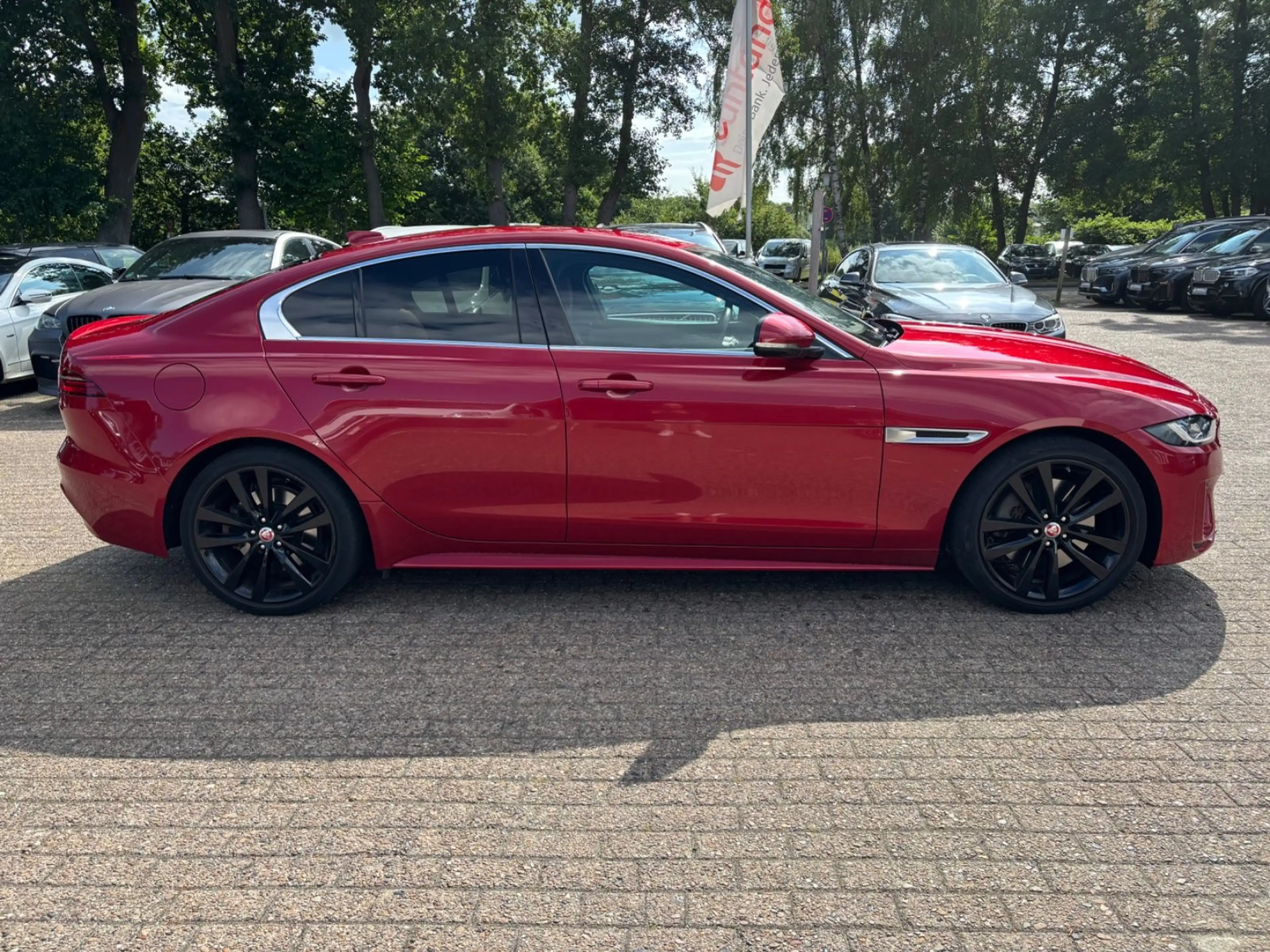 Jaguar XE R-DYNAMIC S Aut Leder Kamera LED DAB Navi SH — photo 11