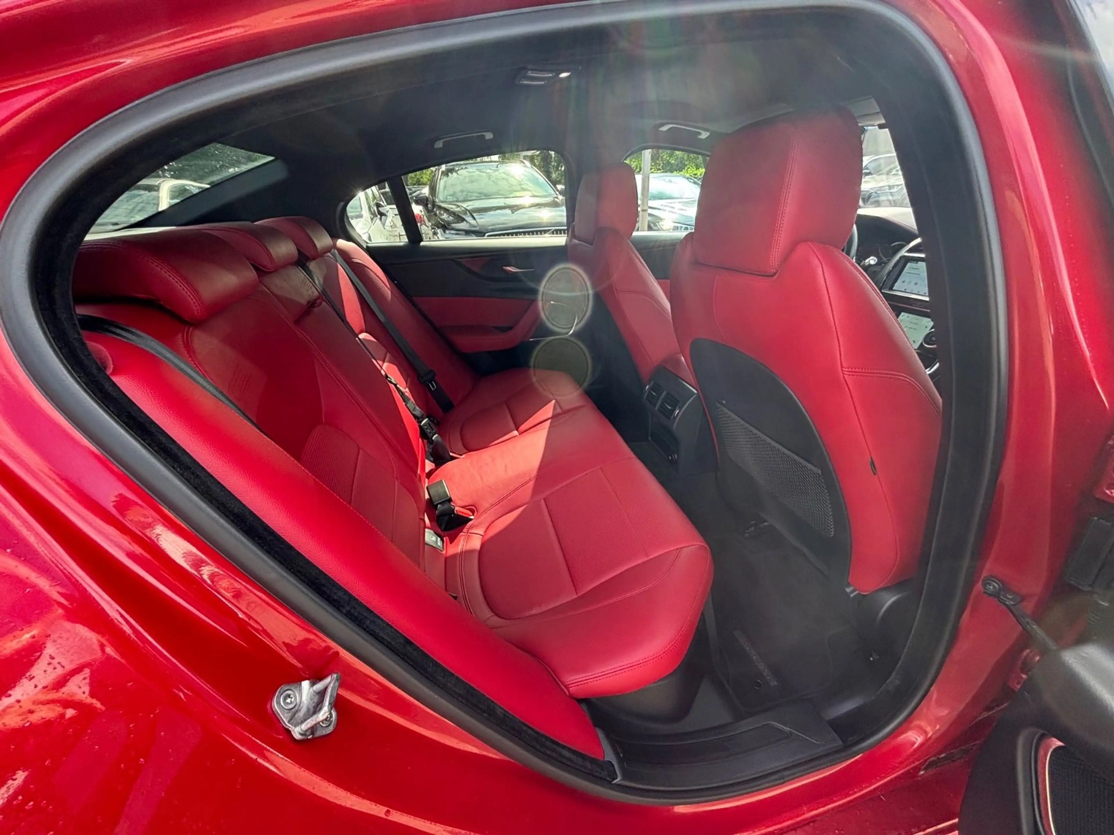 Jaguar XE R-DYNAMIC S Aut Leder Kamera LED DAB Navi SH — photo 14