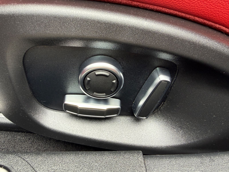 Jaguar XE R-DYNAMIC S Aut Leder Kamera LED DAB Navi SH — photo 10