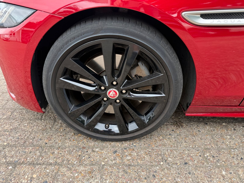 Jaguar XE R-DYNAMIC S Aut Leder Kamera LED DAB Navi SH — photo 8