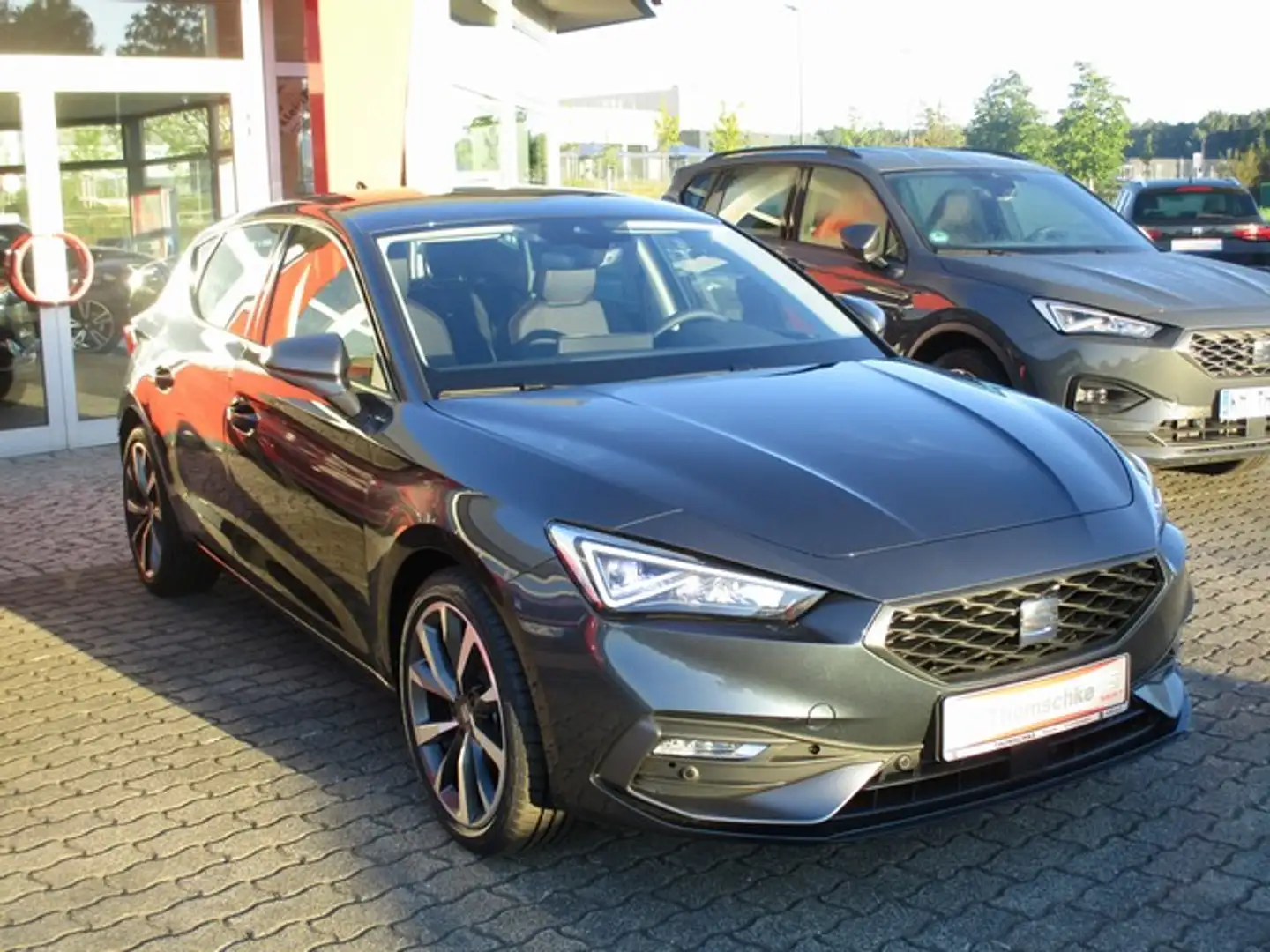 SEAT Leon Leon 1.5 eTSI ACT FR LED NAVI Grau - 2