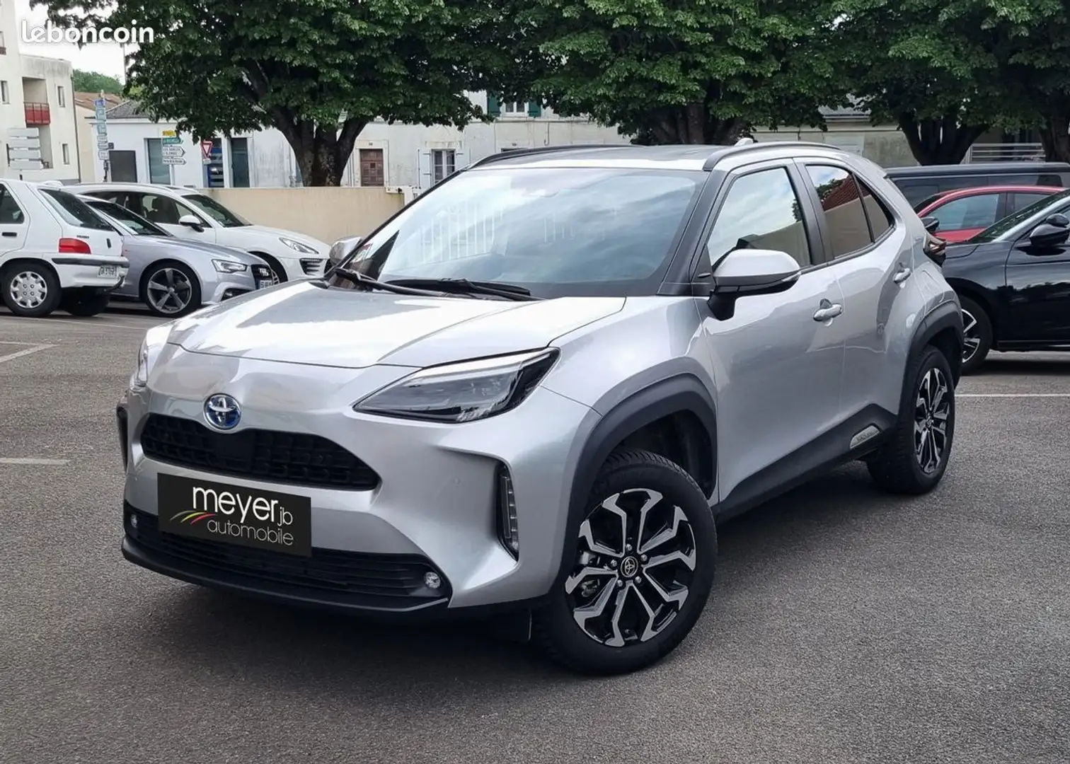 Toyota Yaris Cross 116H DESIGN MC24 Gris - 1