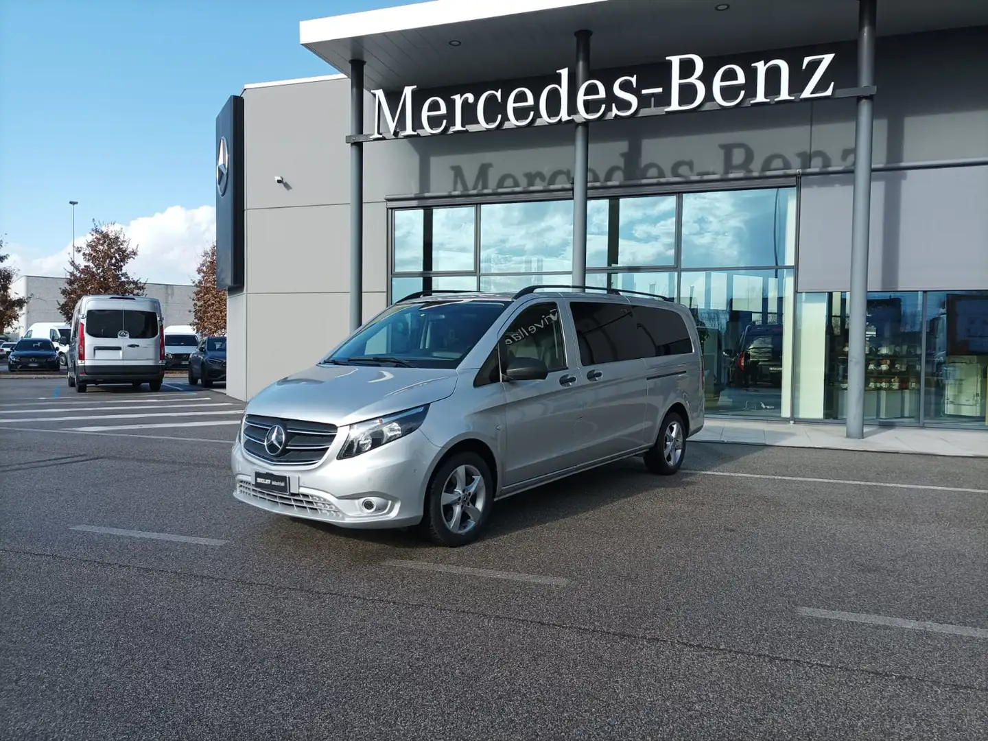 Mercedes-Benz Vito 119 cdi extralong 4x4 mixto auto my20 Silber - 2
