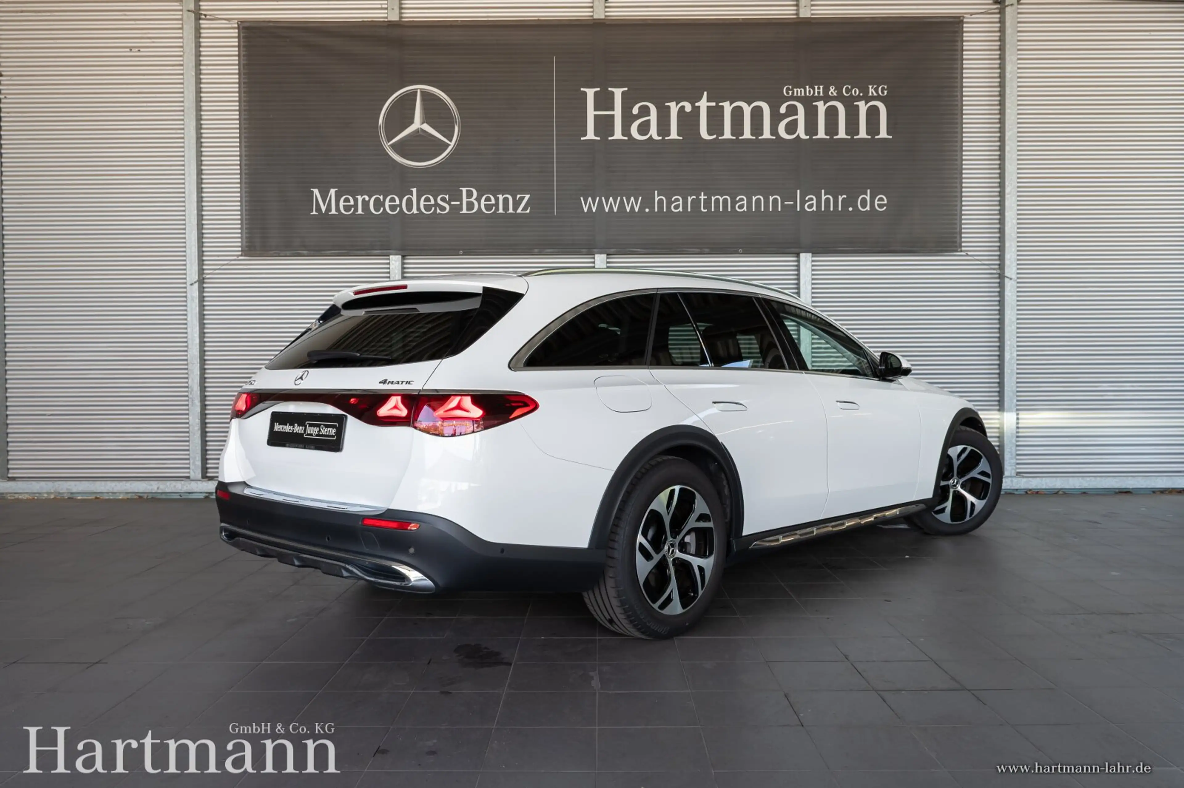 Mercedes-Benz E 450 E 450 d T 4M All-Terrain Premium Panorama AHK — photo 2
