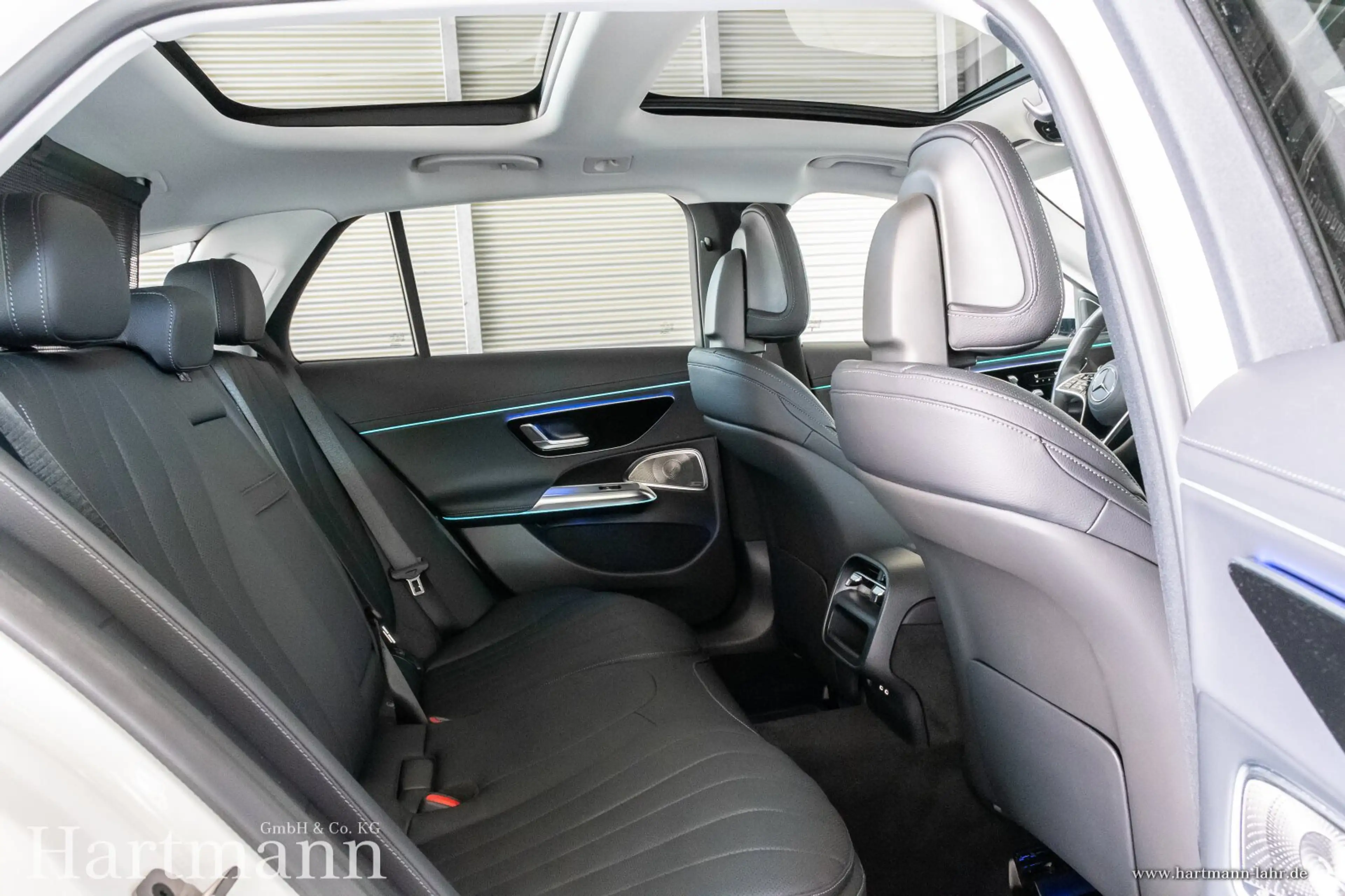 Mercedes-Benz E 450 E 450 d T 4M All-Terrain Premium Panorama AHK — photo 11