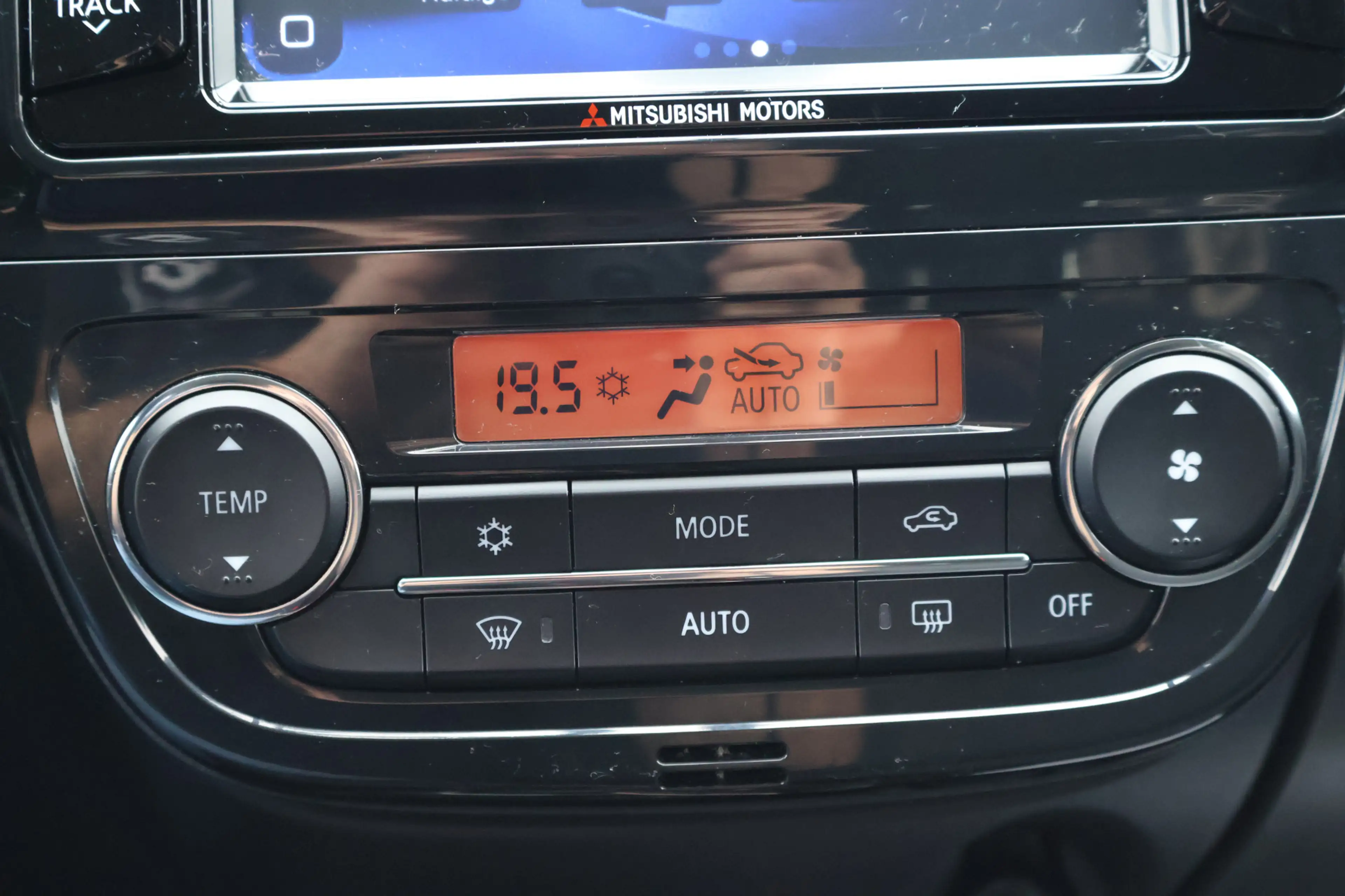 Mitsubishi Space Star 1.2 Adv. Autom. / NL-Auto / Clima / Luxe uitv. — photo 27