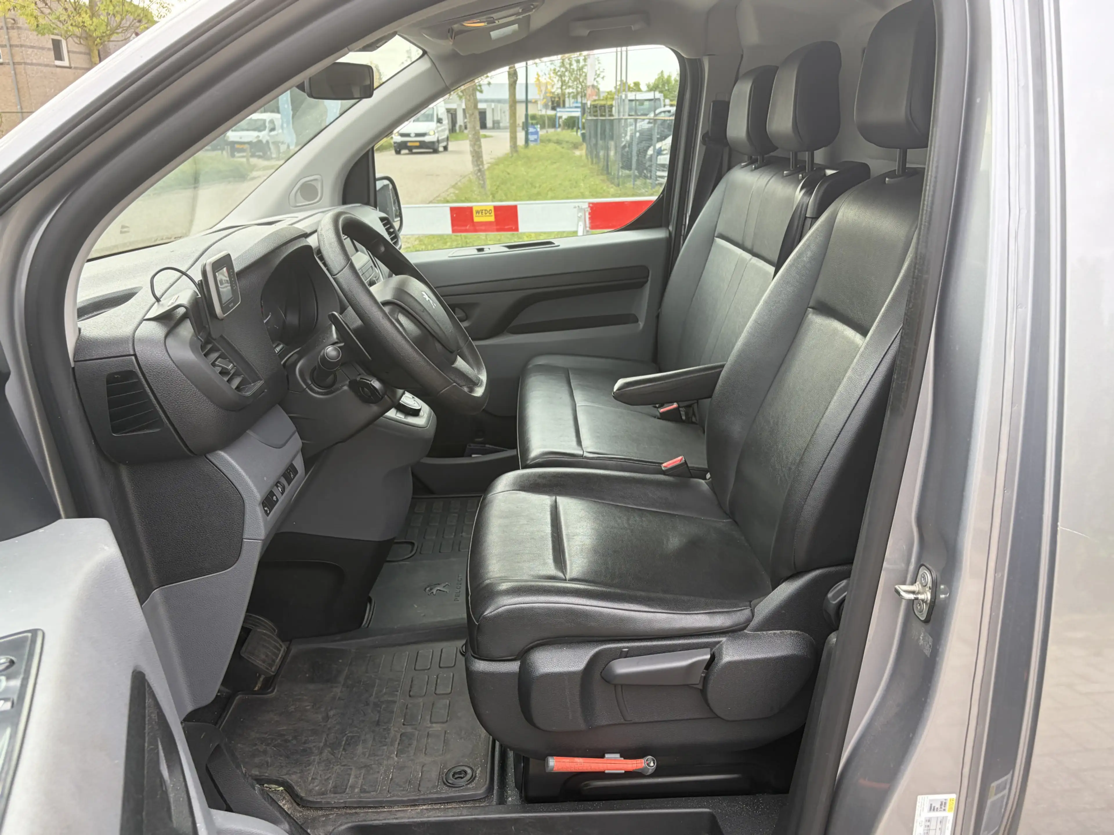 Peugeot Expert 2.0 BlueHDI 120PK Automaat Compact Premium -- Expo — photo 9