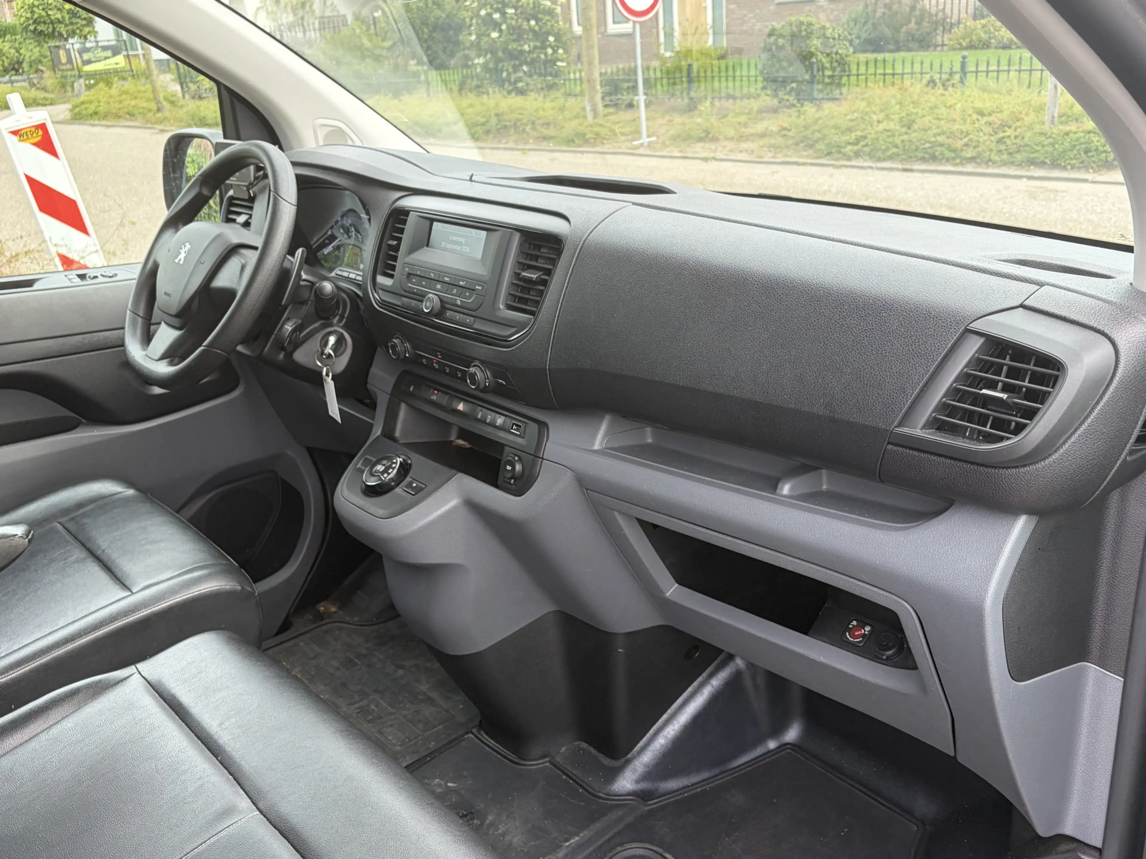 Peugeot Expert 2.0 BlueHDI 120PK Automaat Compact Premium -- Expo — photo 3